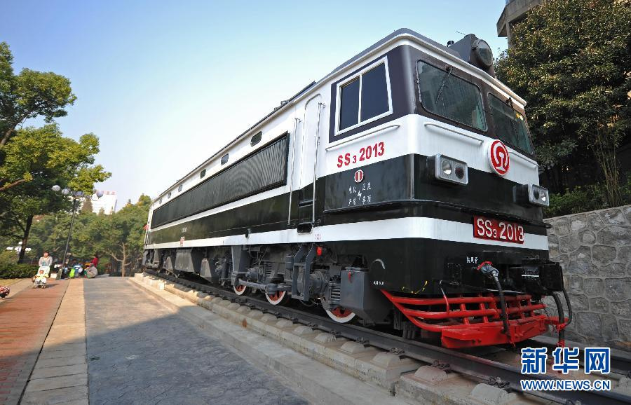 火车头进校园+中南大学铁道学院内拍摄的东风型