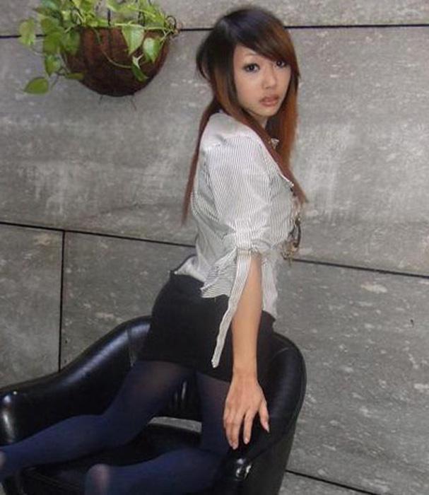 记者暗访丝袜减压会所大批女学生争相兼职50