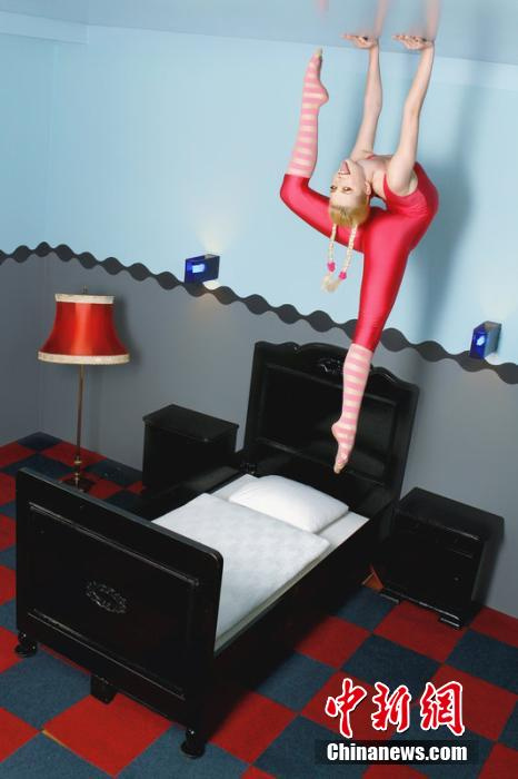 俄罗斯柔术美女拍摄性感台历柔体诱惑风情万种