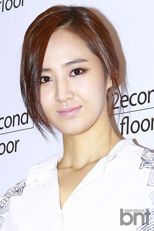 <em>少女时代</em>Yuri&<em>Girls Day</em>出席品牌时装开业式-娱