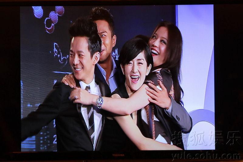 吴昕及杜海涛获颁2013年嫣然之星荣誉