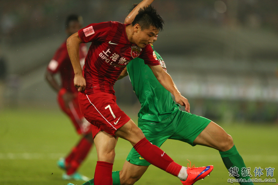 高清图:国安0-0战平上港 杨智神勇扑点激情怒吼