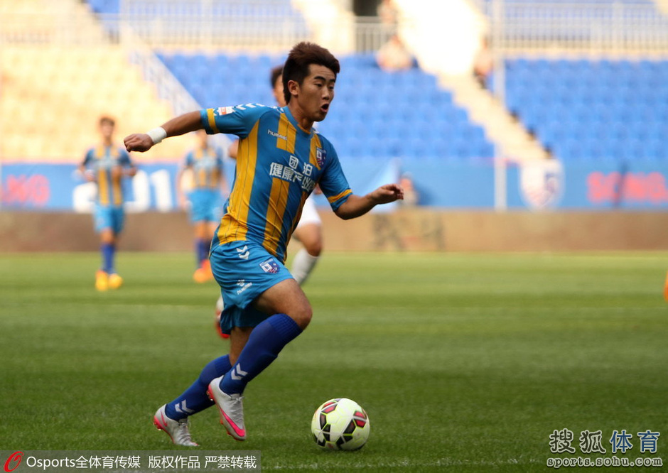 高清:松江主场1-0毅腾 张烁破门兴奋腾空庆祝
