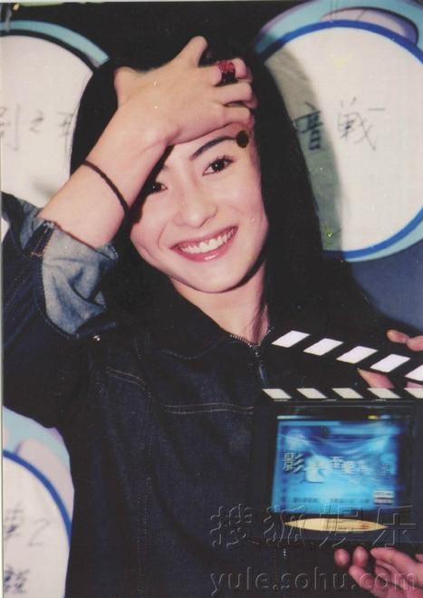 张柏芝清纯旧照曝光 明眸善睐十分养眼(组图)