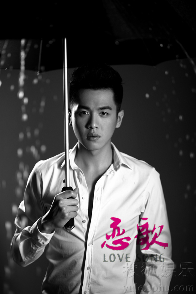 《恋歌》发黑白概念海报 张若昀黯然<em>吴婷</em>神伤