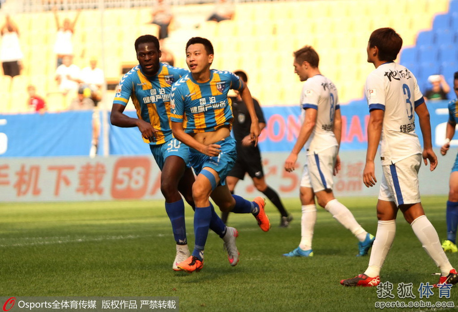 高清:松江主场1-0毅腾 张烁破门兴奋腾空庆祝