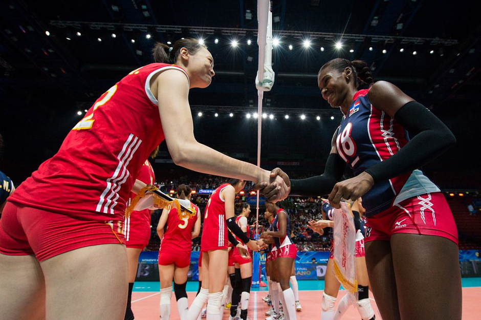 中国队3-2逆转多米尼加队,图为比赛精彩瞬间