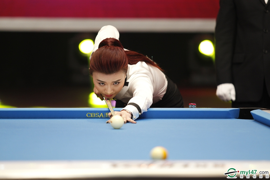 高清:贺岁杯台球赛落幕 付小芳车侑蓝笑捧奖杯