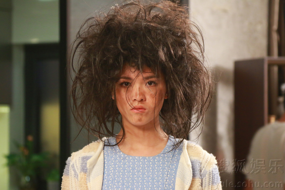 曾执导过热播剧《麻辣女兵》的导演谷锦云新剧《美丽的笨女人》正在热