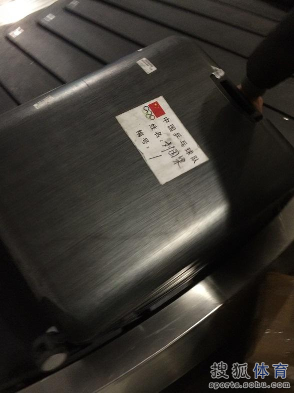 贴身跟拍国乒出征吉隆坡 刘国梁 特殊待遇 (图