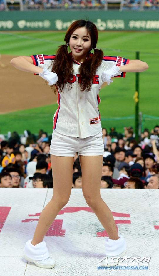 长腿<em>美女超短裤</em>