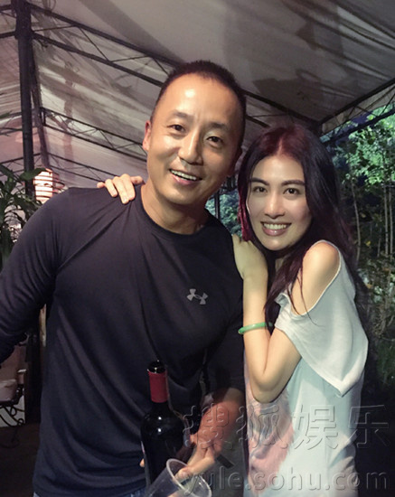tvb金牌制片人庆生 叶璇宣萱两代花旦聚首图片
