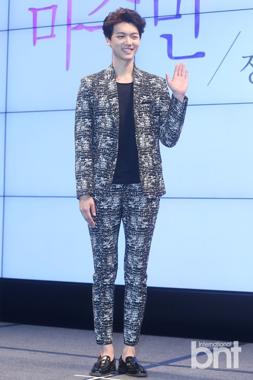 《明日如歌》举办发表会 周元沈恩京盛装出席