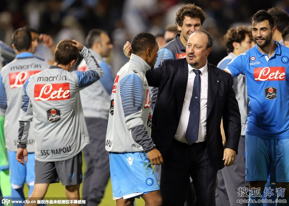 点球大战:布冯握拳向天吼 巴西门神下跪手指天