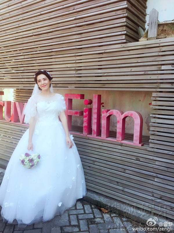 曾黎微博晒婚纱照 面容温婉仙气十足-娱乐频道