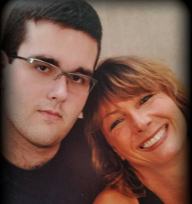 美弗吉尼亚驾汽车撞人青年崇拜希特勒 着迷纳