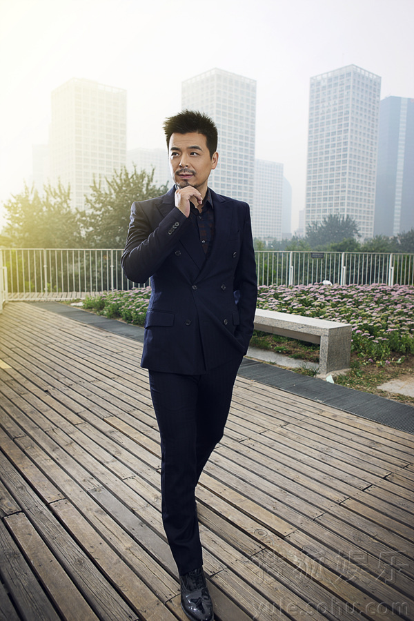 讯 凭借热播剧《咱们结婚吧》中的高端人士段西风一角成功被观众记