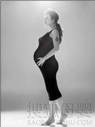 女星郝蕾拍摄半裸大肚写真 诱惑蕾丝秀性感