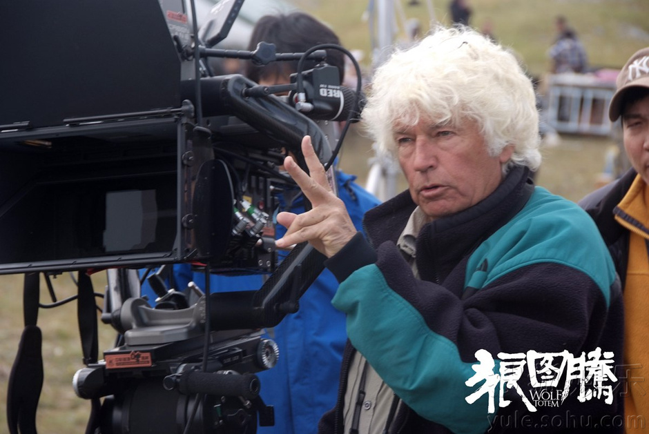 《狼图腾》曝导演特辑 电影大师一秒变狼王-娱