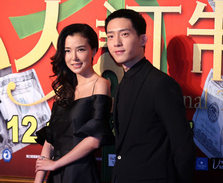 《私人订制》红毯全阵容出席 女星露臀抢镜59