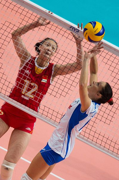 <em>女排</em>评分:2米<em>高妹</em>攻防耀眼 <em>惠若琪</em>令人动容(图