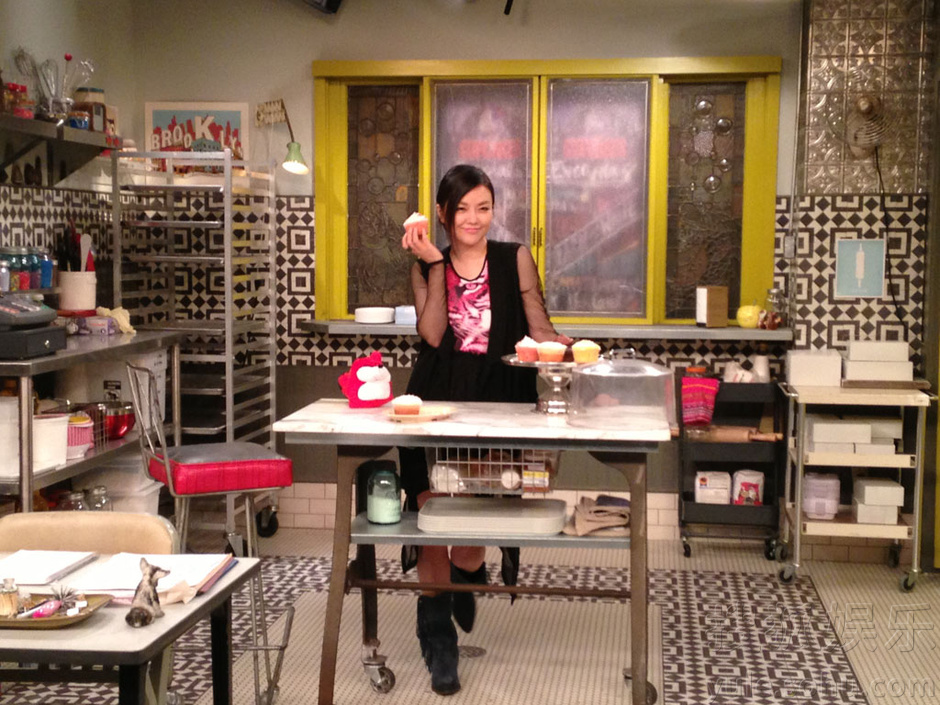 《<em>破产姐妹</em>》今日回归 新季场景独家首曝光55