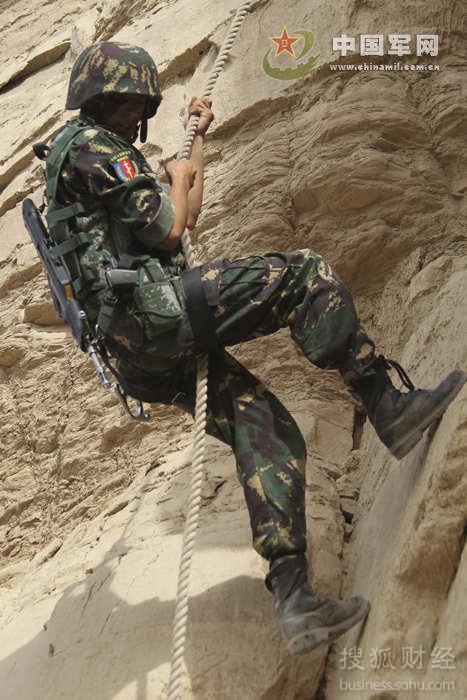 图闻:军方公开驻新疆特种部队内部训练秘照