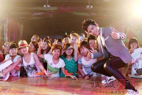 孙子涵新歌首唱会大秀热舞 上演音乐盛宴