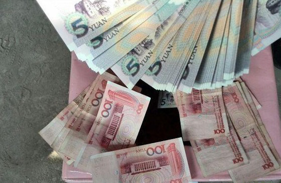 房企为宣传撒10万现金 上千市民哄抢致多人受