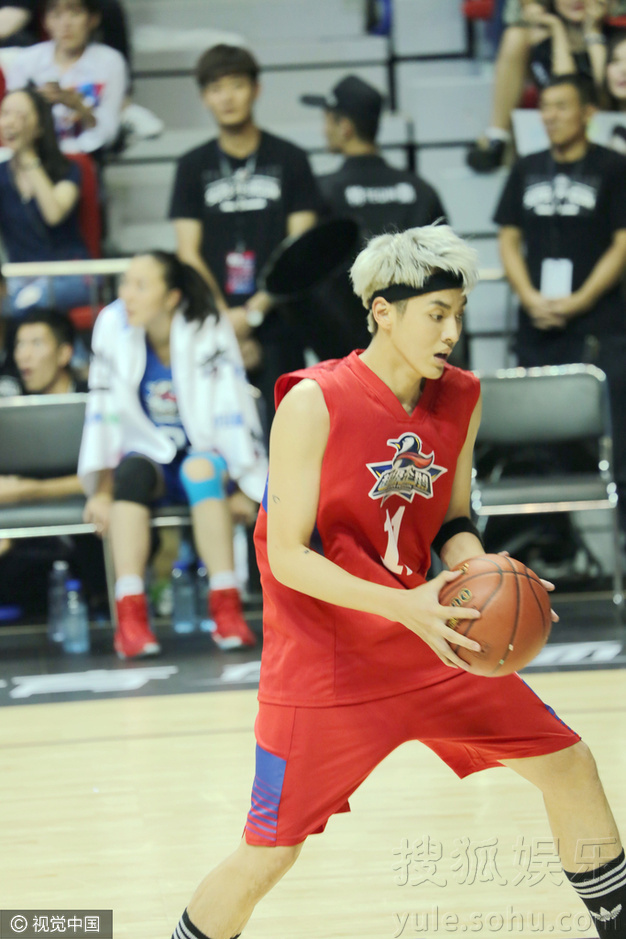 吴亦凡携手麦蒂打篮球赛 孙杨改行竟也发挥超