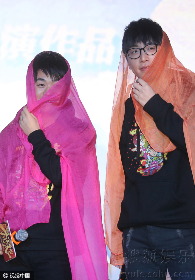 王宝强薄纱掩面娇羞妩媚反差萌 大胆回应质疑(图)