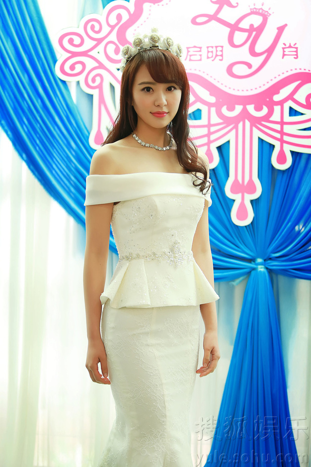 孙耀琦《爱要付出》曝婚纱照 上演"都市三嫁"