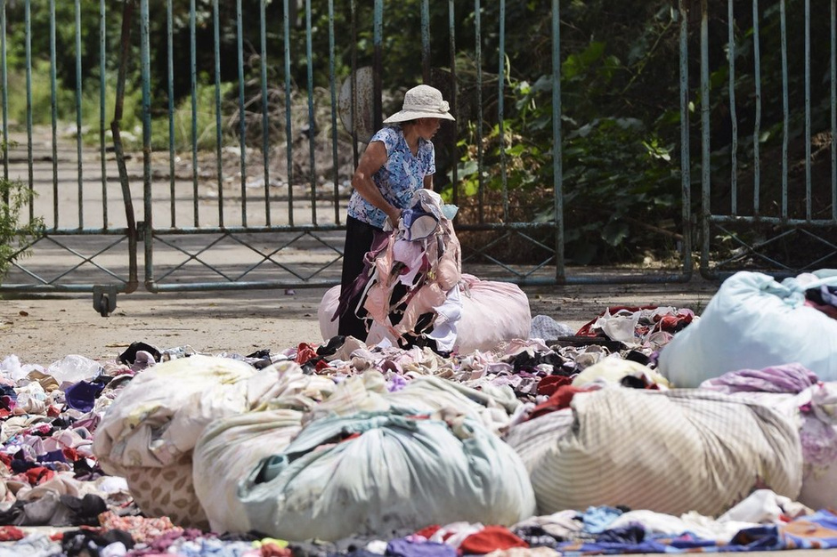 北京一废品站晒大量<em>文胸</em>引质疑-新闻图片库-大