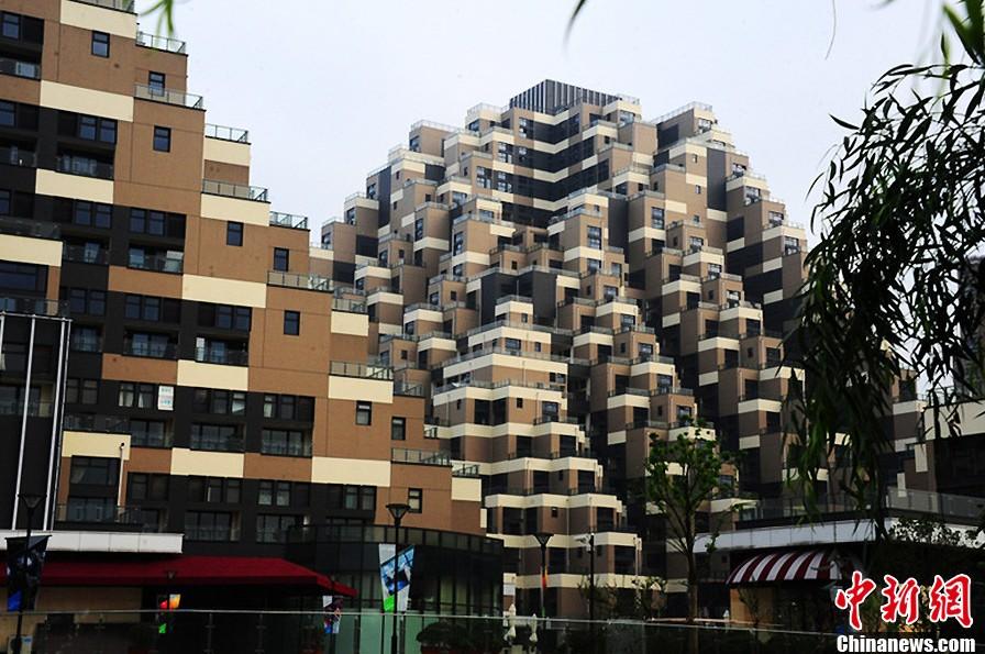 江苏奇葩新楼盘形似金字塔 设计者称可以跑酷