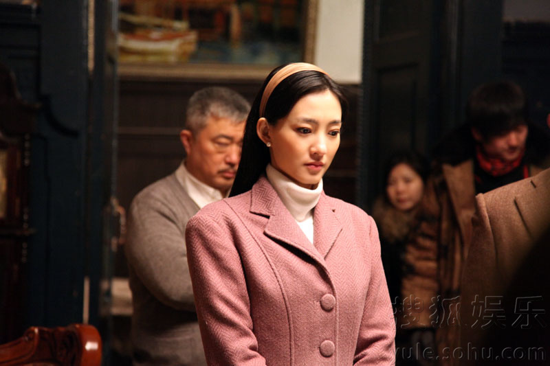 王丽坤拍摄花絮搜狐娱乐讯日前,由王丽坤,于和伟主演的谍战古天乐电视剧圆月弯刀剧情介绍图片
