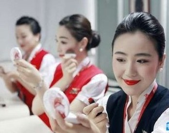 揭头等舱<em>空姐的收入</em>秘密6326796-教育图片库