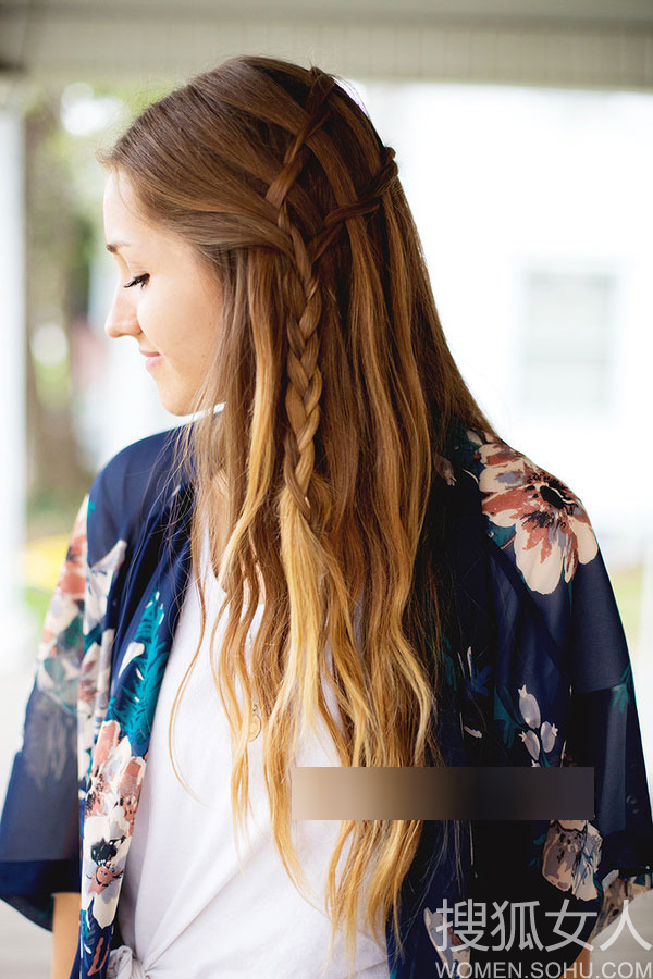 范冰冰头顶足球竞猜世界杯 侧编发运动风_中搜