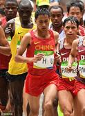 北京时间8月21日晚，在巴西里约举行的奥运男子马拉松比赛中，中国选手朱仁学出战。