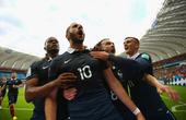 高清图：世界杯法国战洪都拉斯 本泽马遭遇围抢
