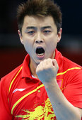 北京时间2012年8月5日，乒乓球男子团体1/4决赛，中国选手马龙、王皓、张继科强势上场，并以结果3...