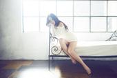 近日，韩国性感女歌手金素丽全新单曲《Bitter Sweet》的宣传照在网络发布，不仅展现了金素丽凹...