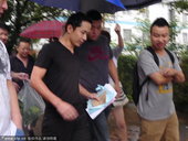 2012年9月5日讯，杭州，5日，早上6时，因一起醉驾肇事逃逸事故而入狱的快男阿穆隆，于杭州某监狱刑...