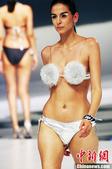 5��21������2014�й���ɳ����Ӿװ�������Ʒ������ڱ���ˮ�������У�ͼΪģ��չʾ2014�й���ɳ��...