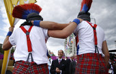 当地时间2012年7月19日，爱德华王子至奥林匹克中心参与观看奥运代表团欢迎仪式，并在仪式后发表讲话...