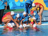 高清：世锦赛女子水球中国获第五 队员兴奋庆祝