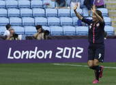 搜狐体育讯 北京时间7月26日0点，2012伦敦奥运会女足比赛项目继续展开小组赛第1轮的争夺，E组的...