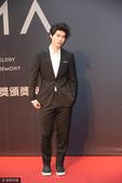 搜狐娱乐讯 台北，6月24日，第28届台湾金曲奖红毯举行，入围最佳新人奖的宫阁帅气亮相。