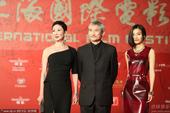 第16届上海电影节开幕 徐克施南生携手亮相红毯
