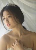 搜狐韩娱讯 近期，在韩国某论坛上公开了名为“朴信惠在美容室的婚纱现场照”的多张照片。照片中的朴信惠身...