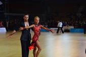 高清图：世界体育舞蹈大奖赛 3000队员翩翩起舞